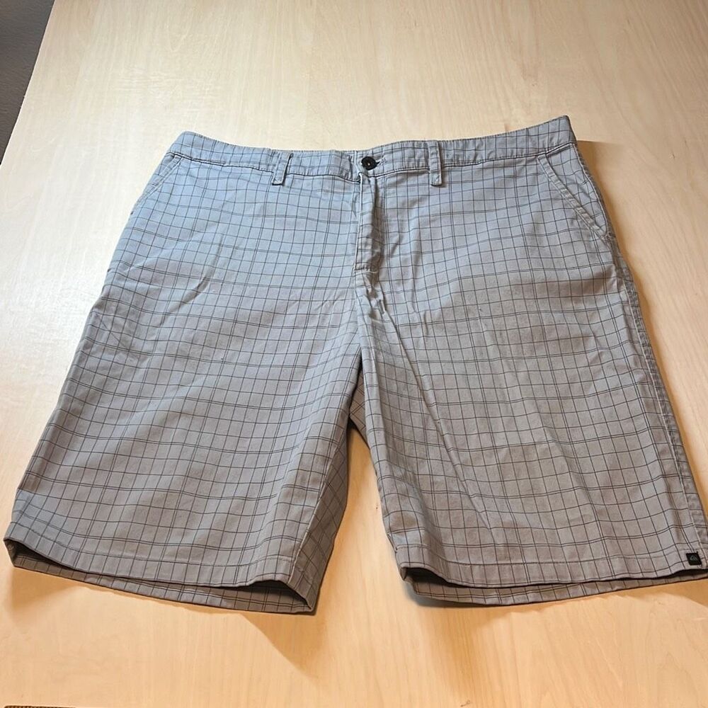 Quiksilver SHORTS Flat Front Casual GRAY BLACK TWILL CHECK Plaid Mens 38